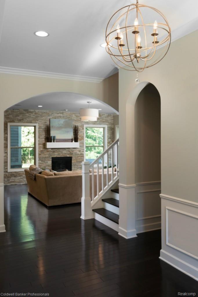 11570 Napier Road Plymouth, MI 48170 - Photo 4 of 12 Orch hallway.jpg