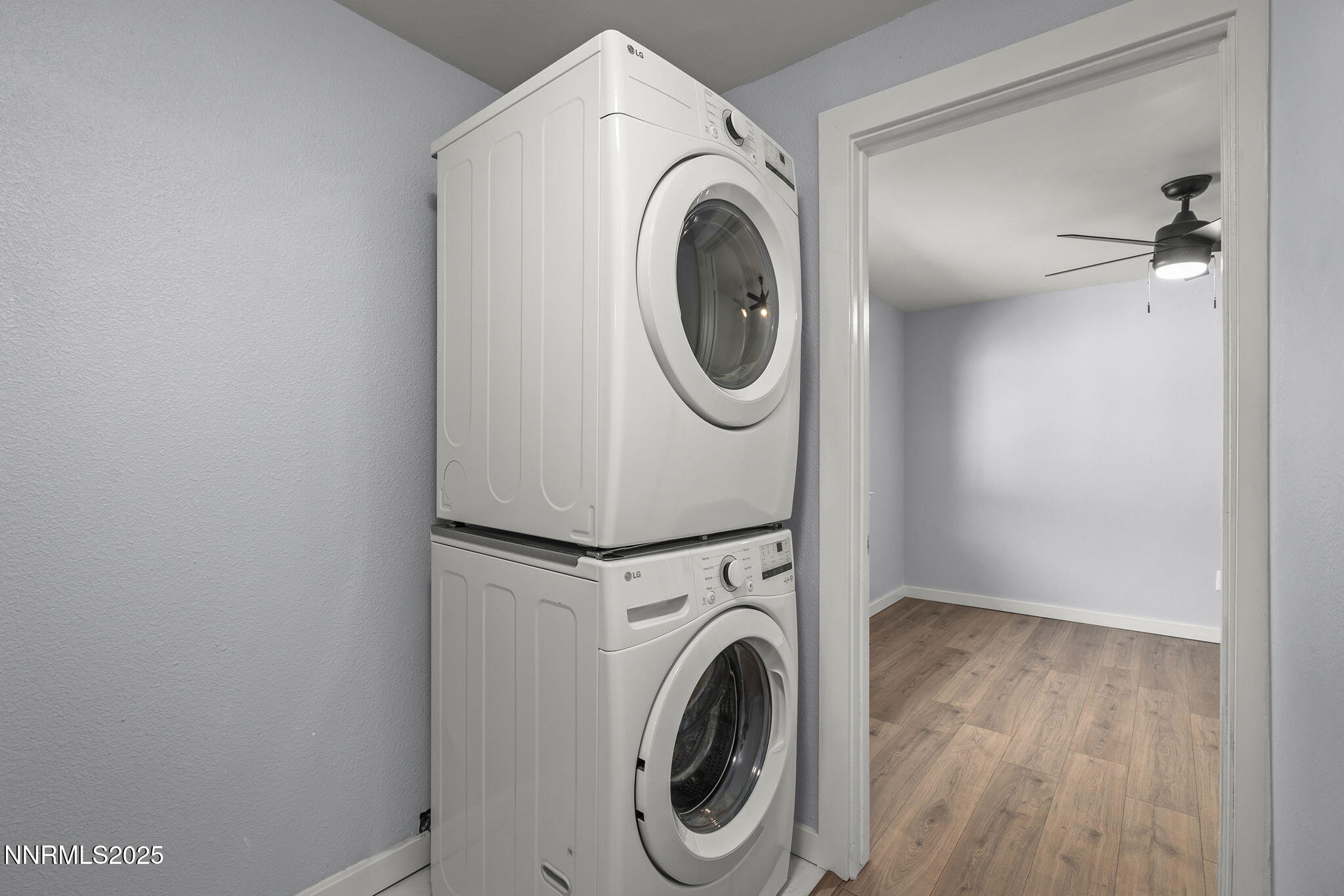 1149 Wagon Wheel Circle Reno, NV 89503 - Photo 16 of 19 a utility room with dryer and washer