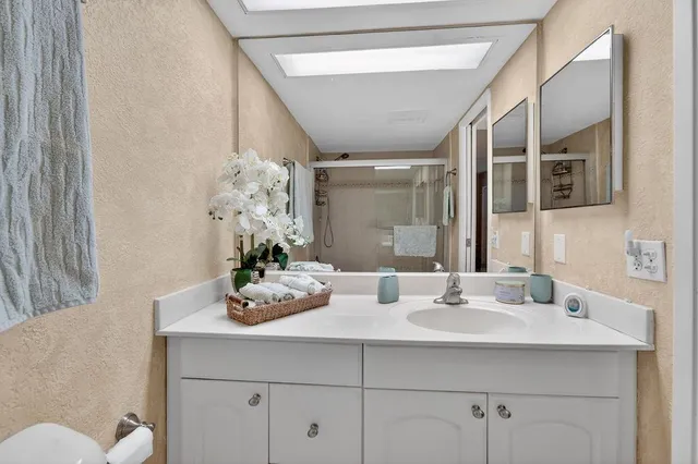 $329,000 | 575 Oaks Lane, Unit 1002, Pompano Beach, FL 33069