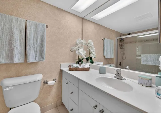 $329,000 | 575 Oaks Lane, Unit 1002, Pompano Beach, FL 33069