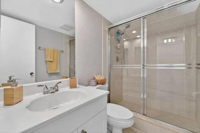 $329,000 | 575 Oaks Lane, Unit 1002, Pompano Beach, FL 33069