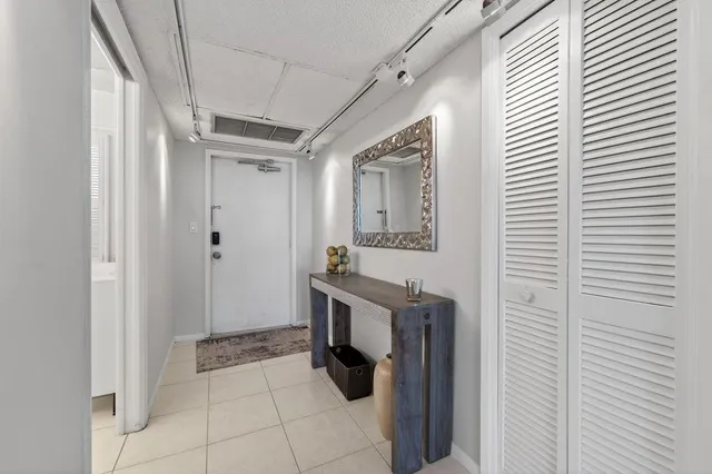 $329,000 | 575 Oaks Lane, Unit 1002, Pompano Beach, FL 33069