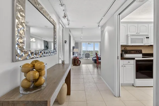 $329,000 | 575 Oaks Lane, Unit 1002, Pompano Beach, FL 33069