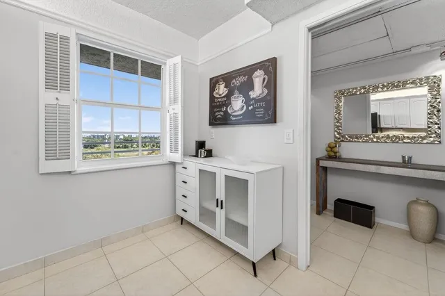 $329,000 | 575 Oaks Lane, Unit 1002, Pompano Beach, FL 33069