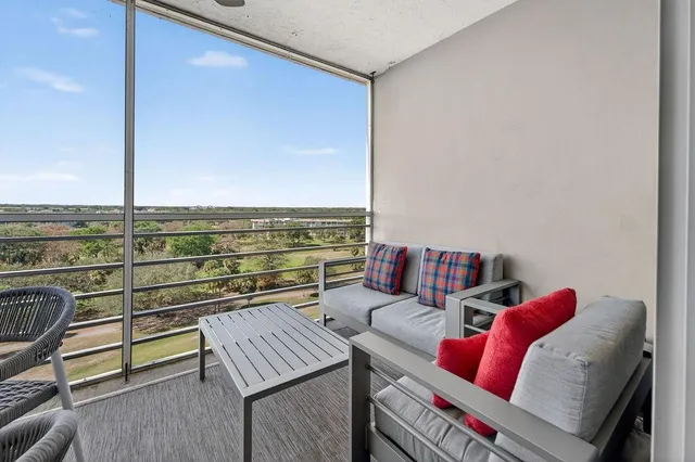 $329,000 | 575 Oaks Lane, Unit 1002, Pompano Beach, FL 33069