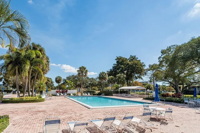 $329,000 | 575 Oaks Lane, Unit 1002, Pompano Beach, FL 33069