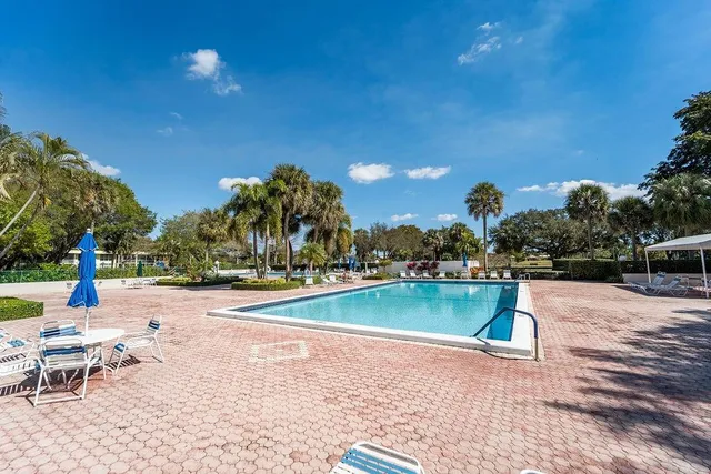 $329,000 | 575 Oaks Lane, Unit 1002, Pompano Beach, FL 33069