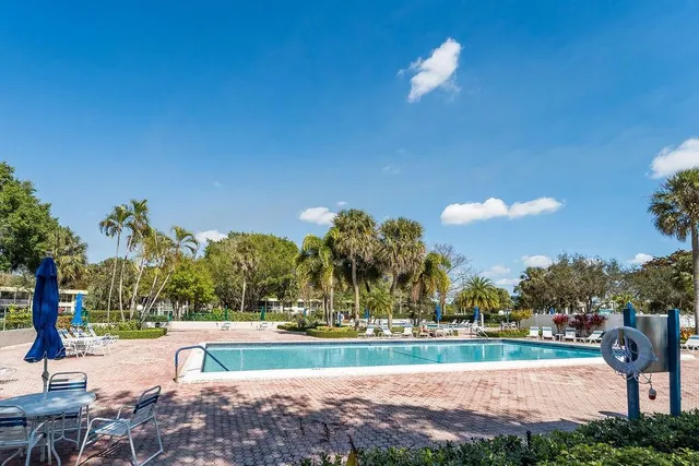 $329,000 | 575 Oaks Lane, Unit 1002, Pompano Beach, FL 33069