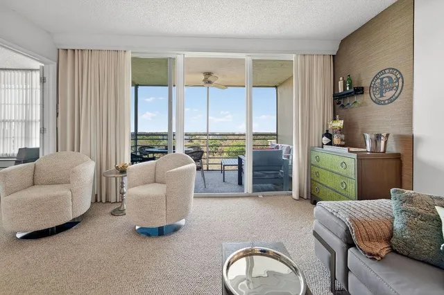 $329,000 | 575 Oaks Lane, Unit 1002, Pompano Beach, FL 33069