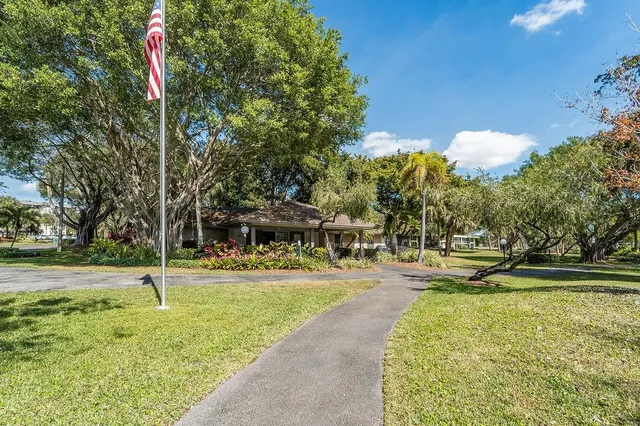 $329,000 | 575 Oaks Lane, Unit 1002, Pompano Beach, FL 33069