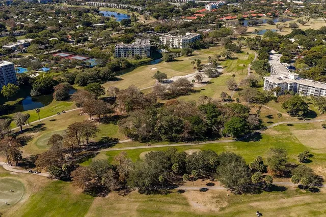 $329,000 | 575 Oaks Lane, Unit 1002, Pompano Beach, FL 33069