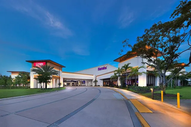 $329,000 | 575 Oaks Lane, Unit 1002, Pompano Beach, FL 33069