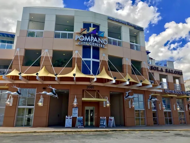 $329,000 | 575 Oaks Lane, Unit 1002, Pompano Beach, FL 33069