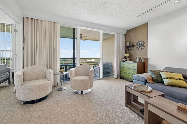 $329,000 | 575 Oaks Lane, Unit 1002, Pompano Beach, FL 33069