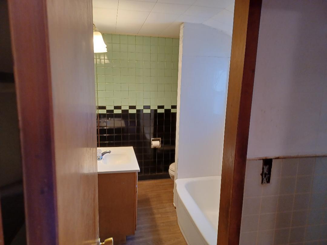 4335 Nichols Road Battle Creek, MI 49015 - Photo 7 of 15 Bathroom