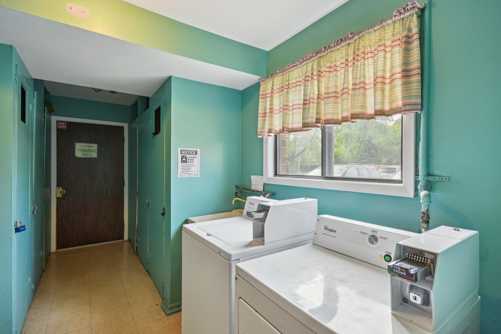 493 McHenry Road, Unit 1B Wheeling, IL 60090 - Photo 19 of 30 a room with a window and a table