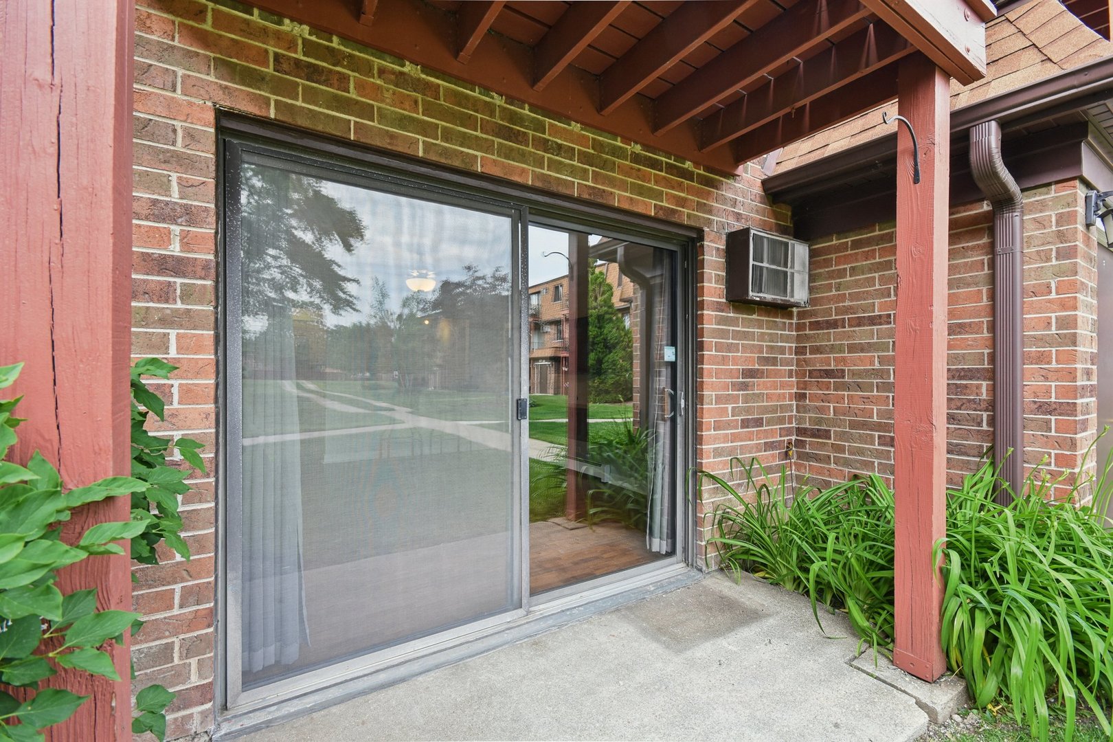 493 McHenry Road, Unit 1B Wheeling, IL 60090 - Photo 20 of 30 a glass door with a glass door