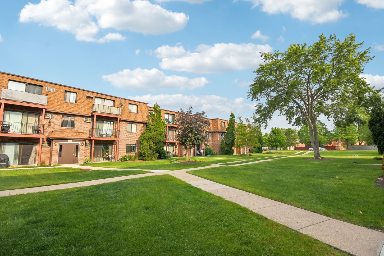 493 McHenry Road, Unit 1B Wheeling, IL 60090 - Photo 26 of 30