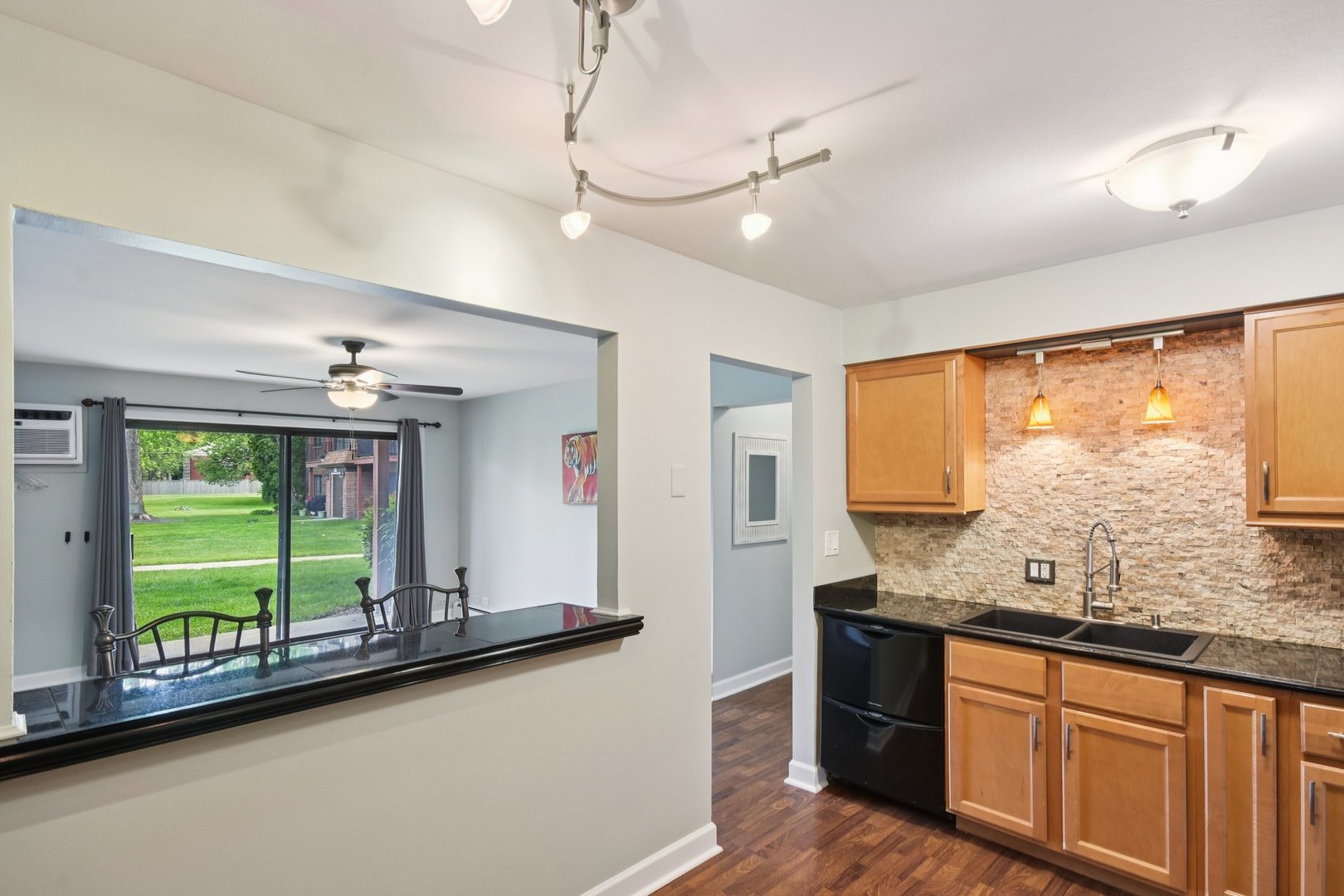 493 McHenry Road, Unit 1B Wheeling, IL 60090 - Photo 10 of 30