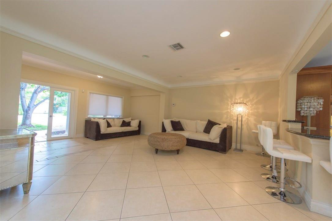 3405 Leigh Road Pompano Beach, FL 33062 - Photo 5 of 35 a living room with furniture and a table
