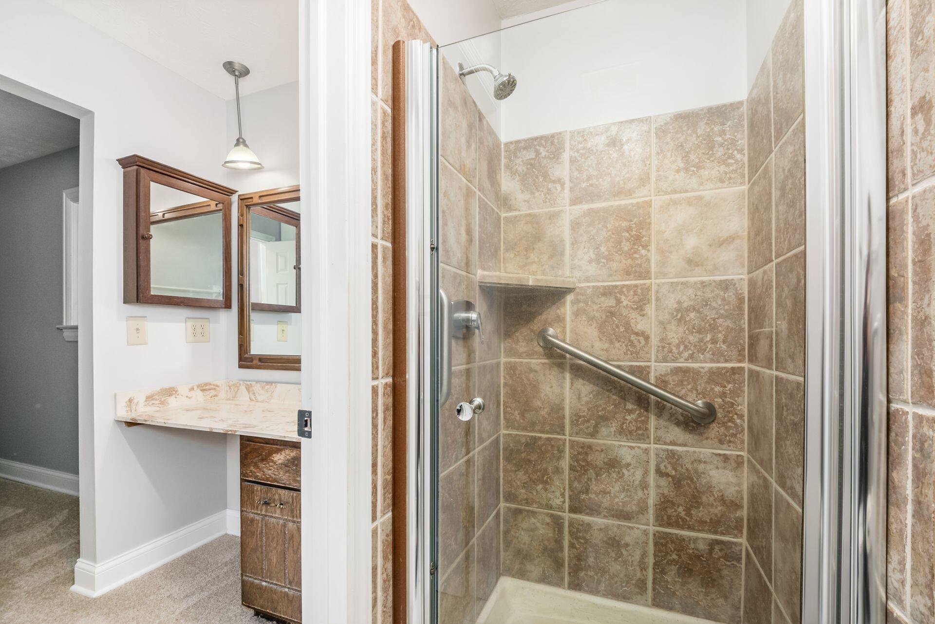 4345 Reed Road Columbus, OH 43220 - Photo 26 of 51 Primary En-Suite Bathroom