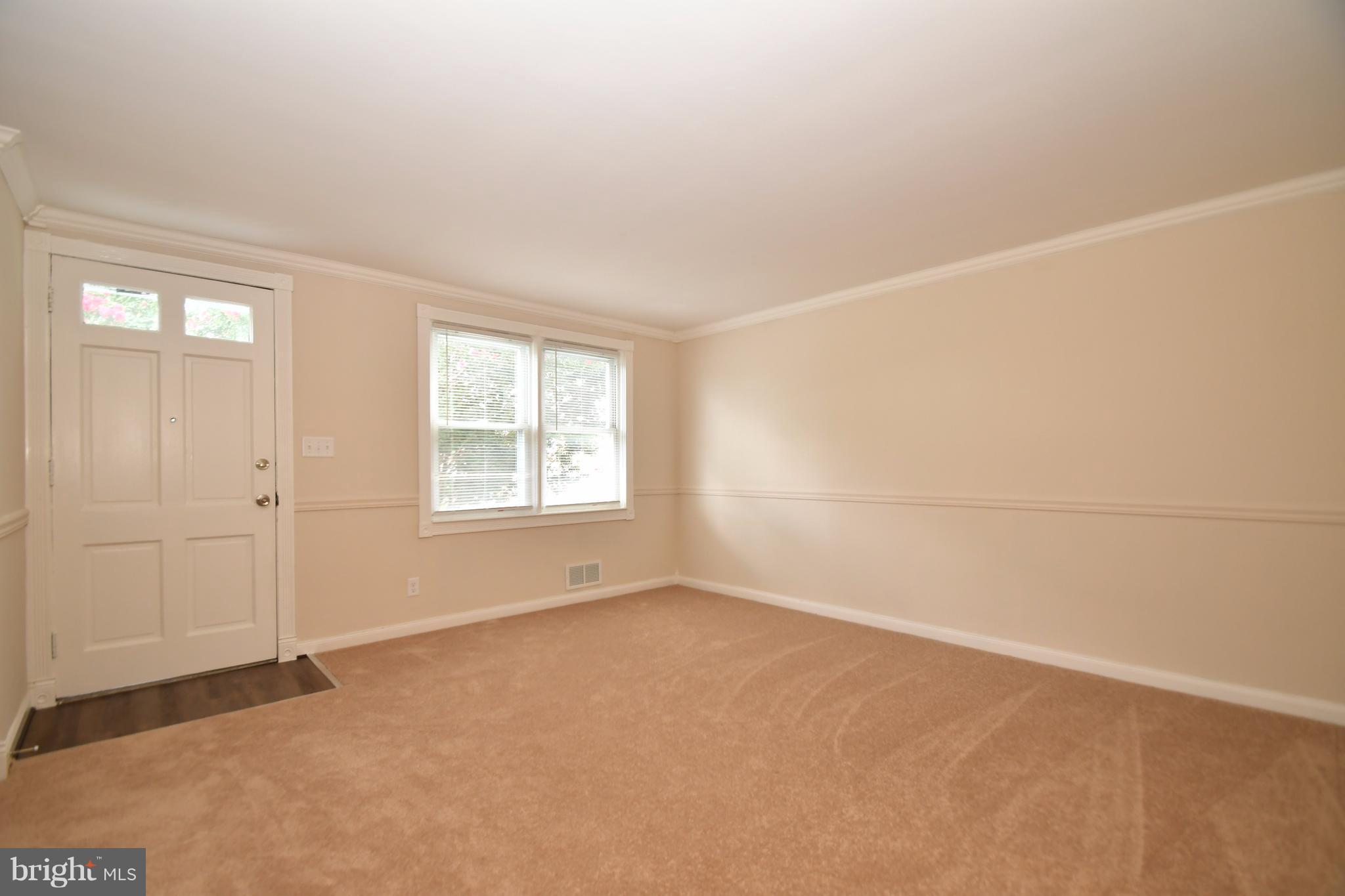 7517 Lawrence Road Baltimore, MD 21222 - Photo 3 of 30 Living Room