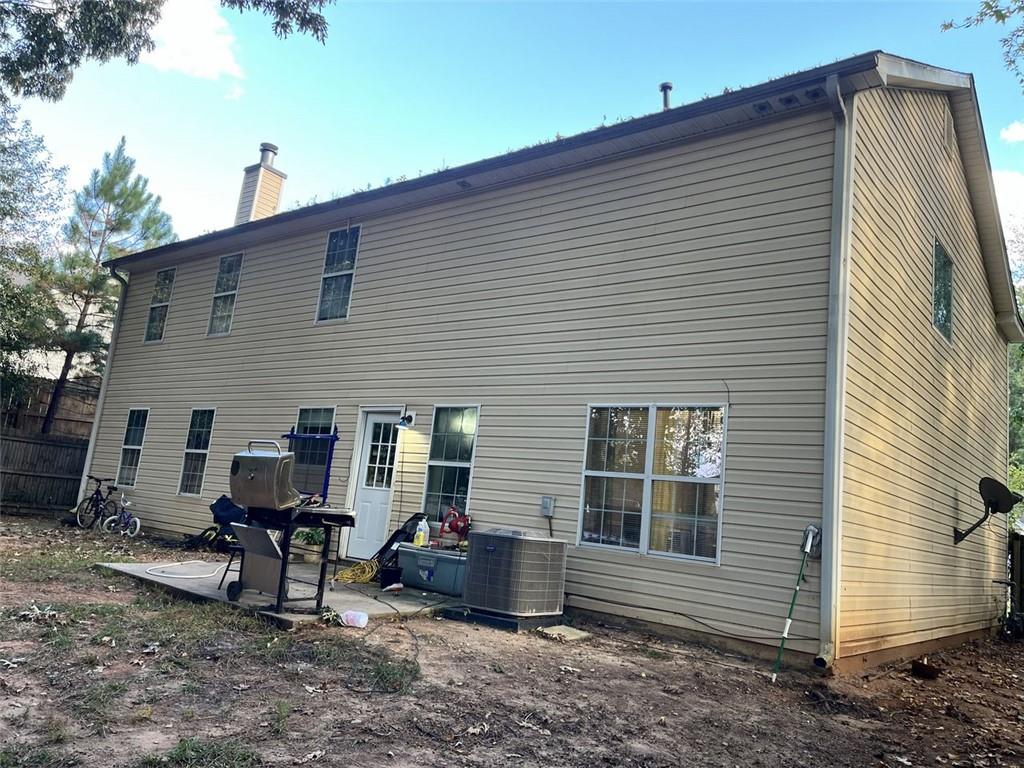 800 Sinclair Way Jonesboro, GA 30238 - Photo 8 of 10 a backyard of a house with table and chairs