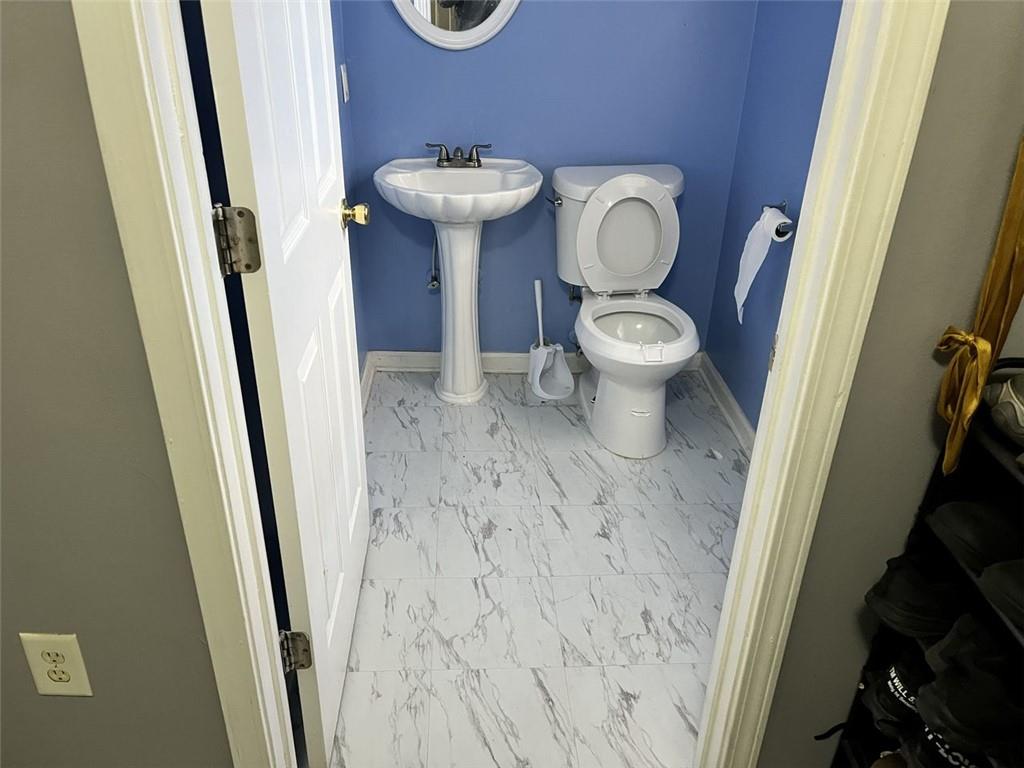 800 Sinclair Way Jonesboro, GA 30238 - Photo 10 of 10 a bathroom with a sink and a mirror