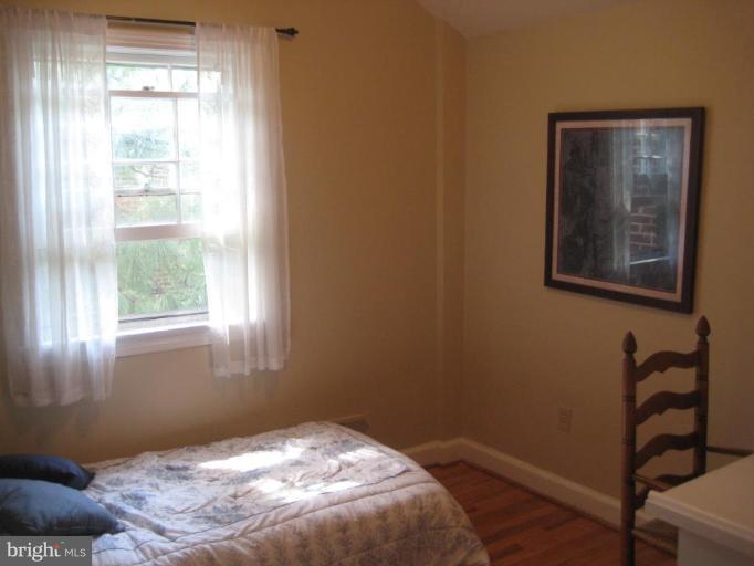 222 Baden Street Silver Spring, MD 20901 - Photo 15 of 21 Built in desk