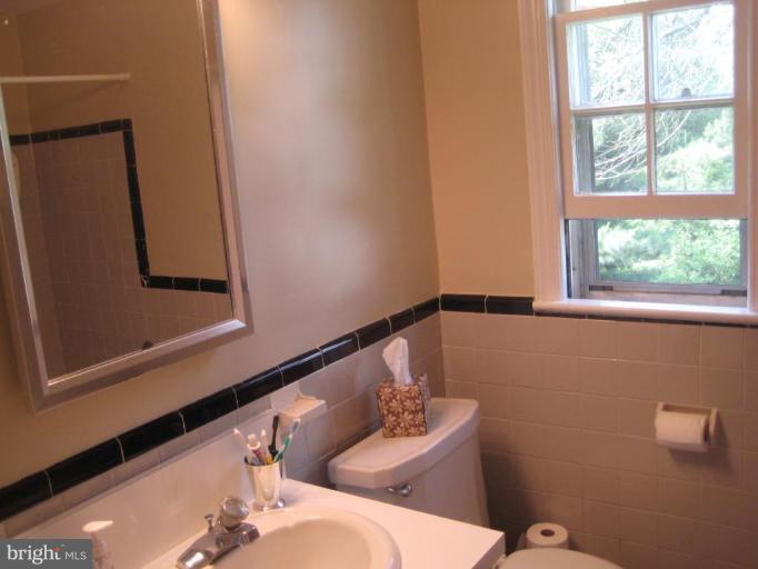 222 Baden Street Silver Spring, MD 20901 - Photo 16 of 21 Full bath in hall