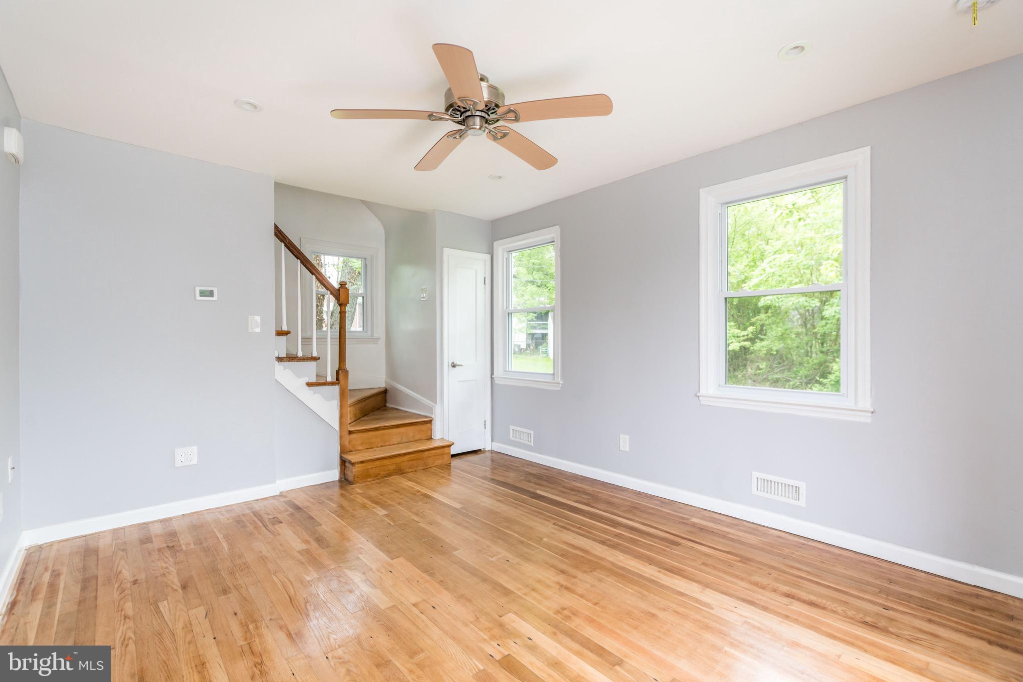 5023 Pilgrim Road Baltimore, MD 21214 - Photo 11 of 30 Living Room