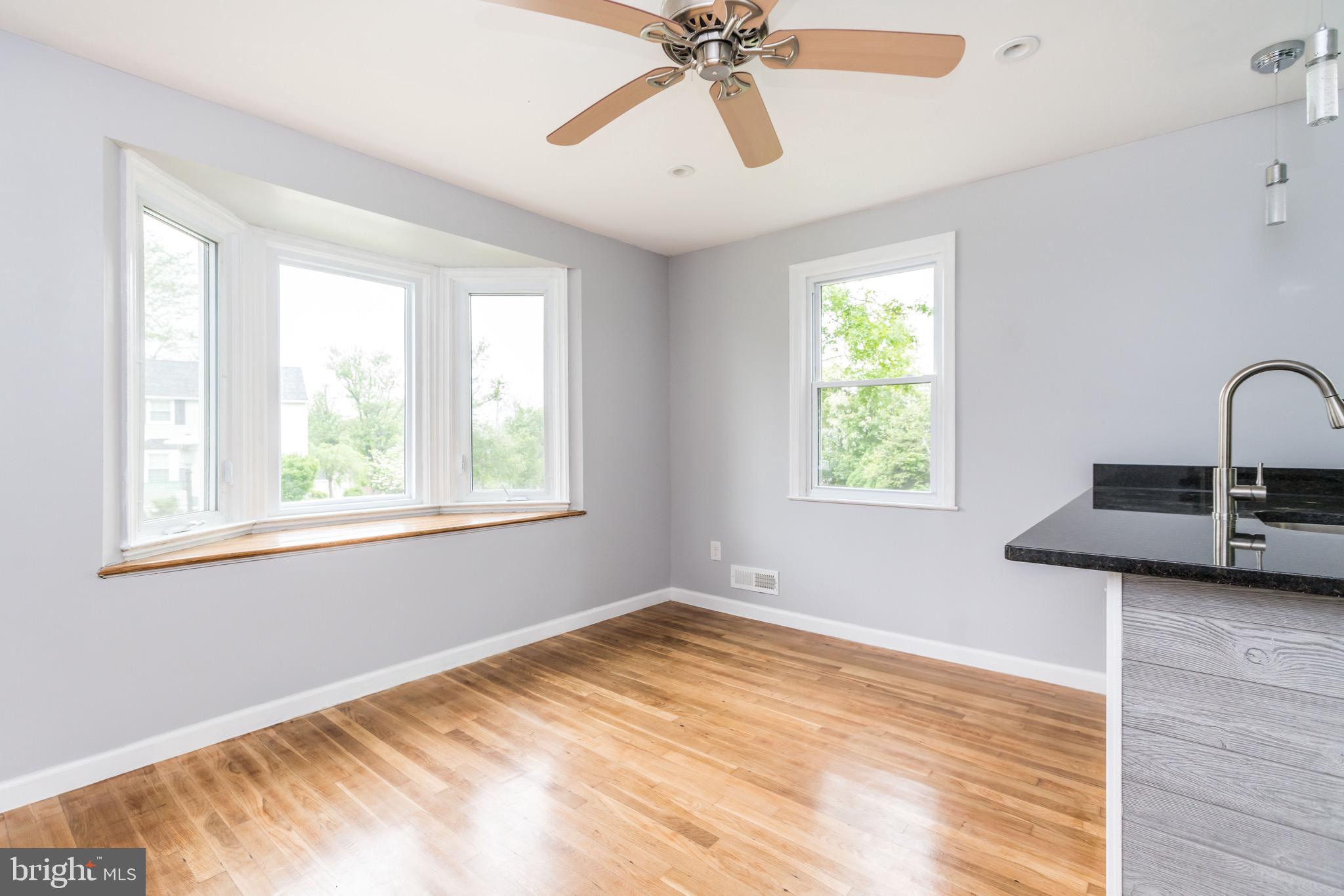 5023 Pilgrim Road Baltimore, MD 21214 - Photo 8 of 30 Bright and sunny!