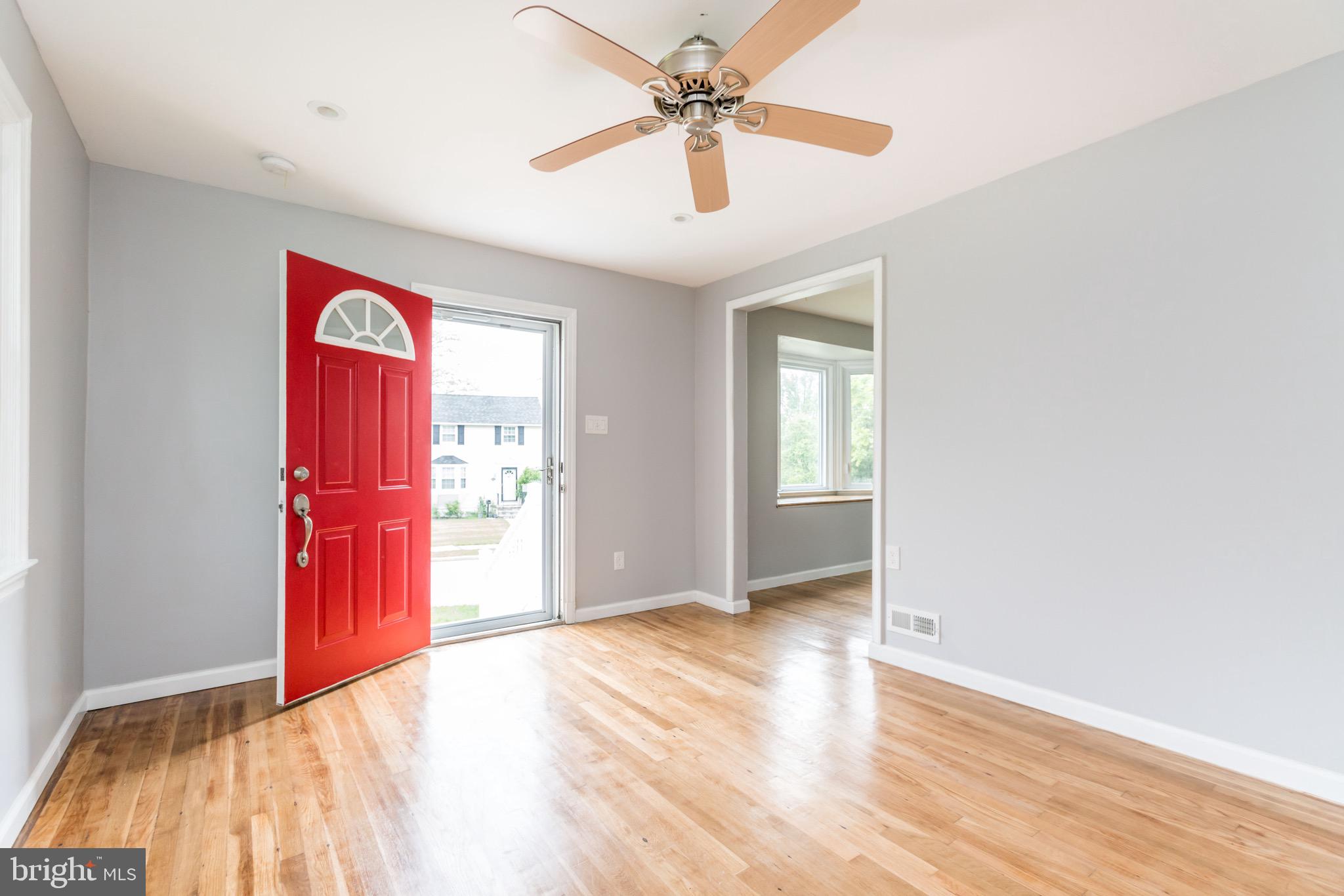 5023 Pilgrim Road Baltimore, MD 21214 - Photo 9 of 30 Living Room