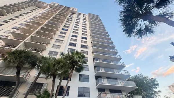 $2,590 | 18151 Northeast 31st Court, Unit 707, Aventura, FL 33160