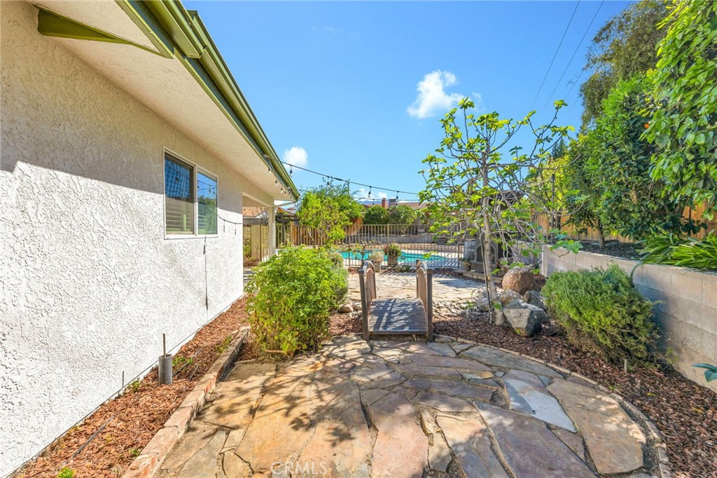 26655 Del Rosa Drive Hemet, CA 92544 - Photo 49 of 57 a backyard of a house with lots of green space