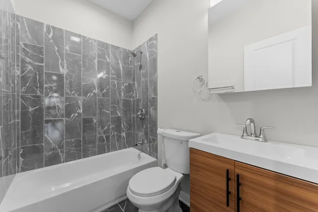 $855,000 | 3029 West Washington Boulevard, Chicago, IL 60612