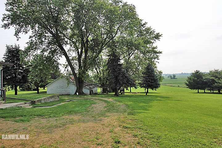5347 West Richland Road Freeport, IL 61032 - Photo 3 of 20 a view of a park with large trees
