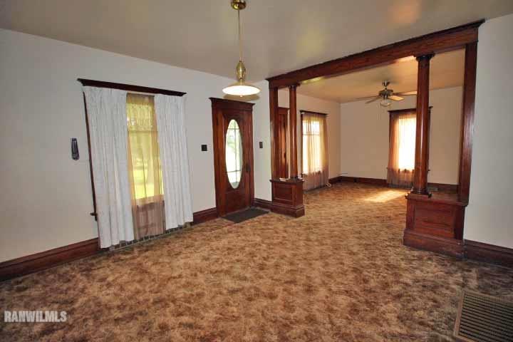 5347 West Richland Road Freeport, IL 61032 - Photo 6 of 20 a view of entryway with interior