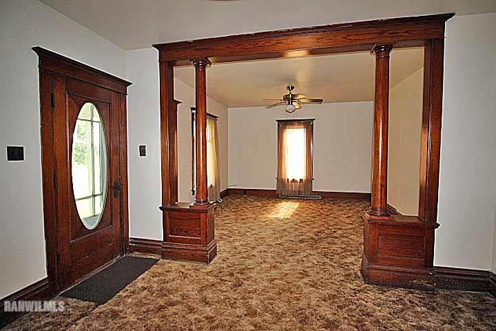 5347 West Richland Road Freeport, IL 61032 - Photo 7 of 20 a view of an entryway door