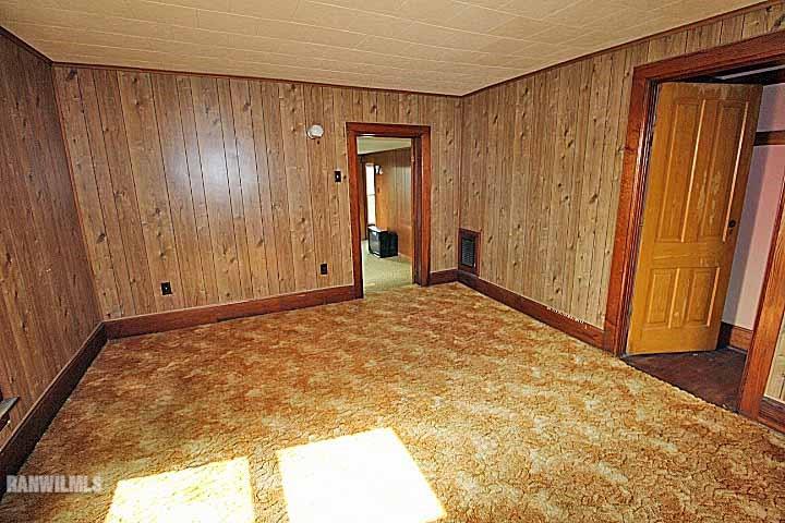 5347 West Richland Road Freeport, IL 61032 - Photo 9 of 20 a view of an empty room