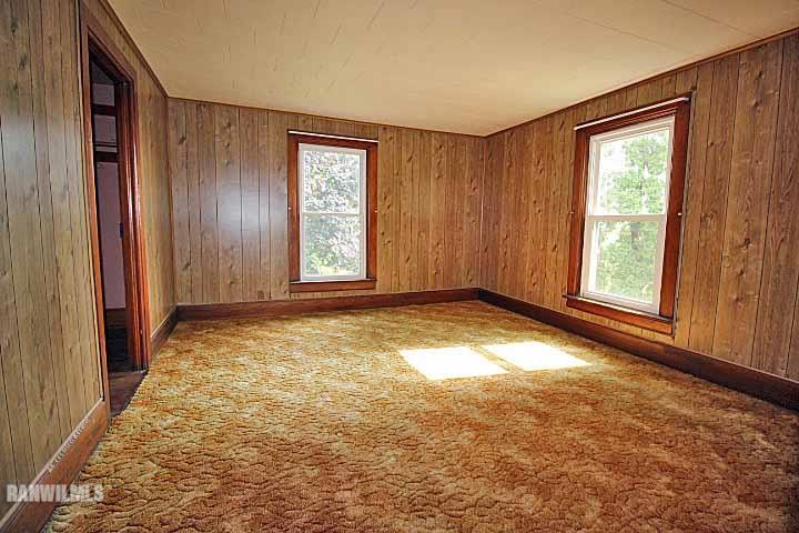 5347 West Richland Road Freeport, IL 61032 - Photo 10 of 20 an empty room with windows