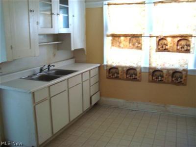 3656 Chelton Road Cleveland, OH 44120 - Photo 6 of 11
