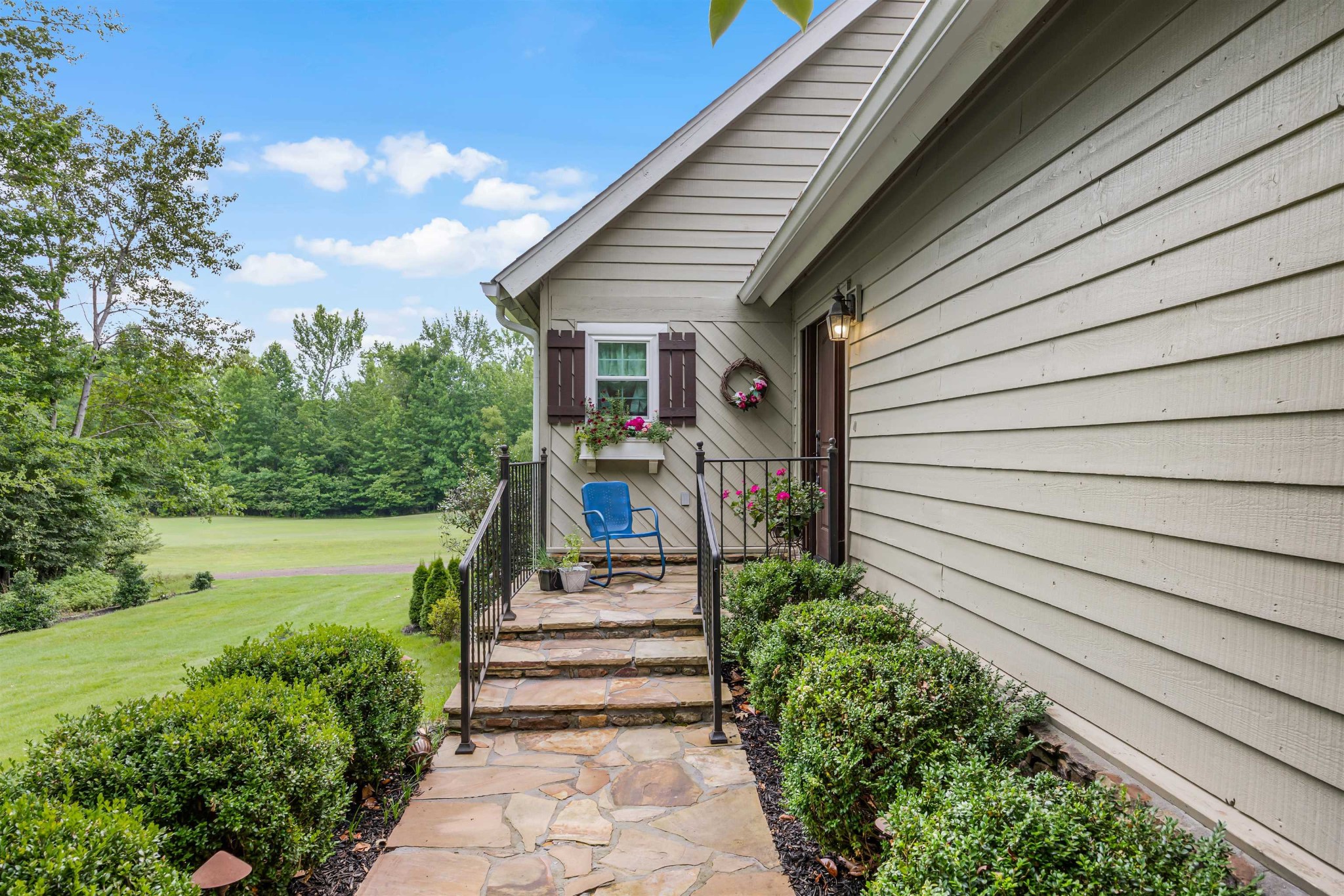 40 Vantage Pointe Counce, TN 38326 - Photo 3 of 25 a front view of a house with a garden