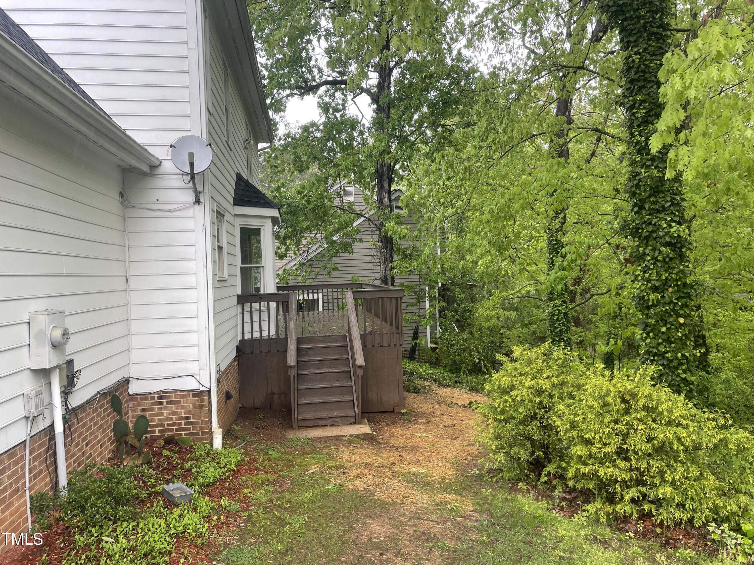118 Trafalgar Lane Cary, NC 27513 - Photo 21 of 22 a backyard of a house with lots of green space