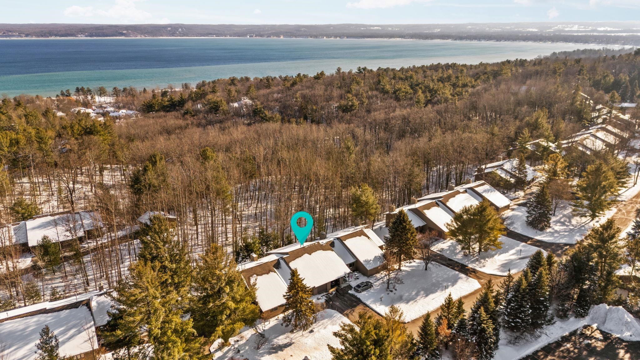 6550 Mission Ridge Traverse City, MI 49686 - Photo 5 of 51 1941663-142f7a05-8d63-4aac-87b1-50708d7b40aa.JPG