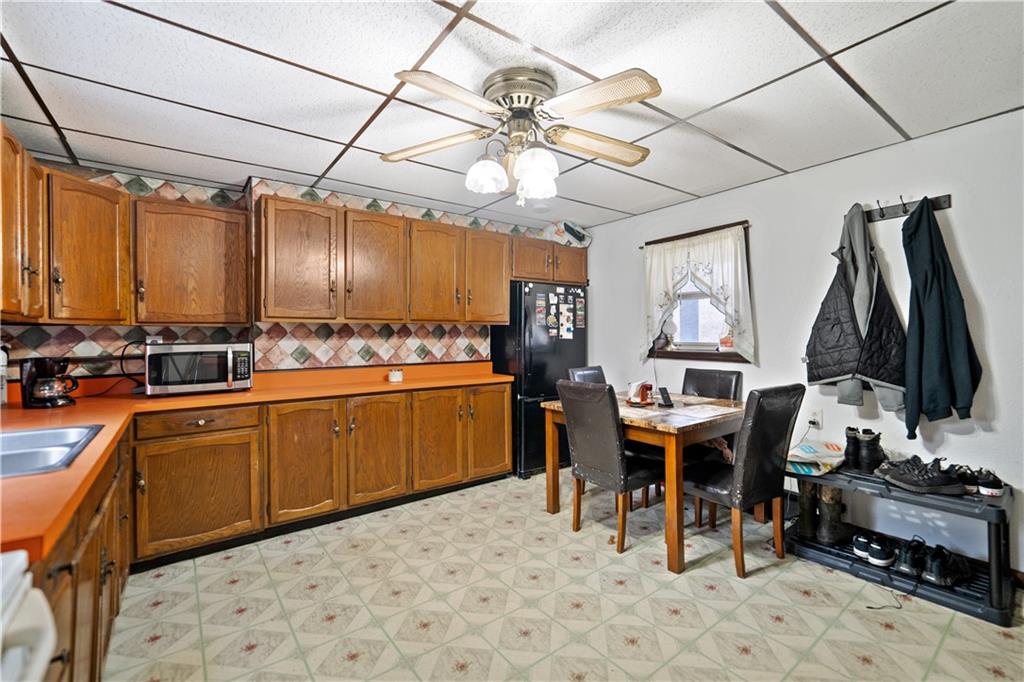 697 Banetown Road Washington, PA 15301 - Photo 4 of 34