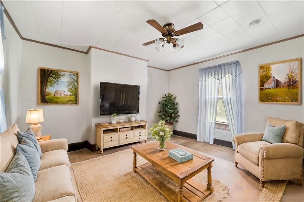 697 Banetown Road Washington, PA 15301 - Photo 7 of 34