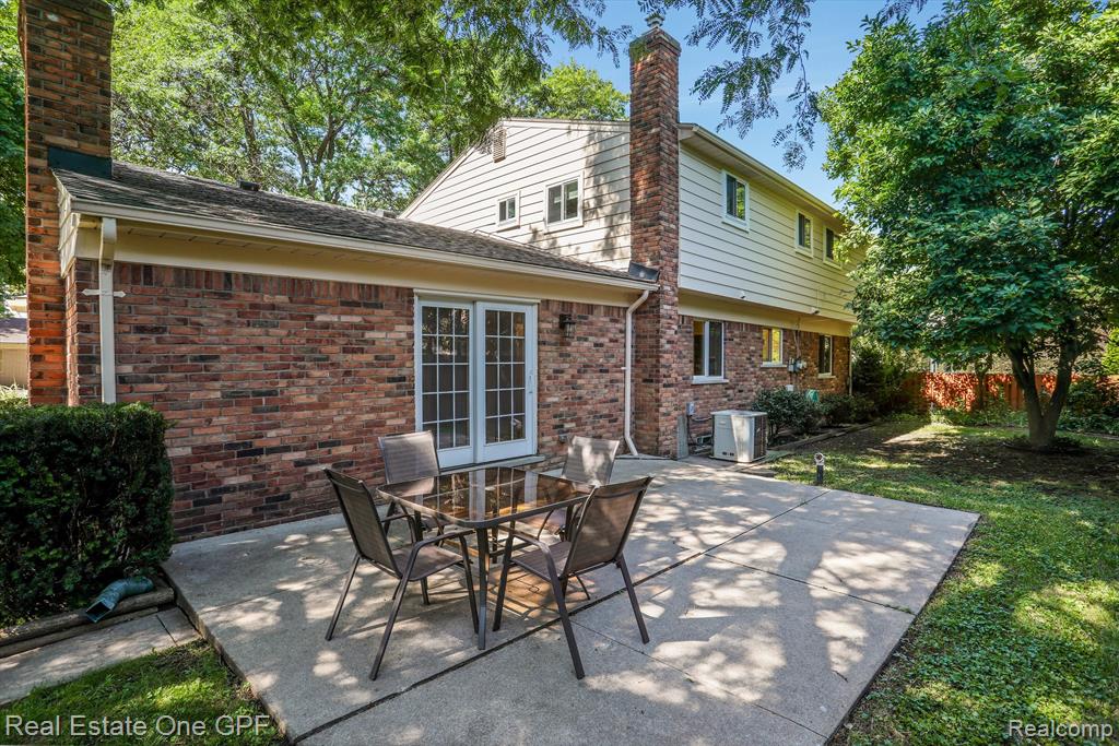 724 South Rosedale Court Grosse Pointe Woods, MI 48080 - Photo 29 of 31