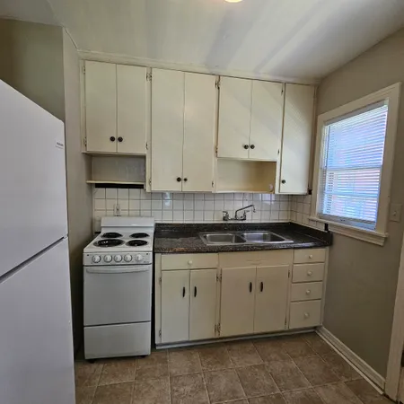 $995 | 124 South Franklin Boulevard, Tallahassee, FL 32301