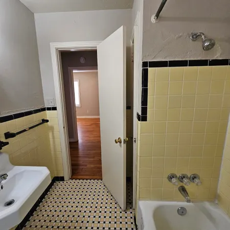 $995 | 124 South Franklin Boulevard, Tallahassee, FL 32301